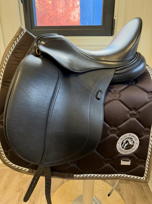 Hovedbilde CL Dressursal Bubi 17,5